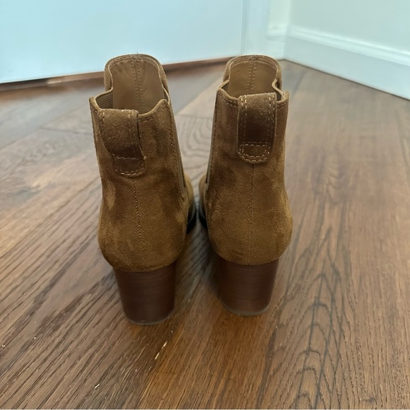 J Crew Vegan Suede Chelsea Ankle Bootie Slip On Stacked Wood Heel - Picture 3 of 9